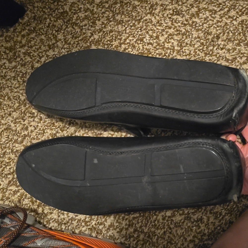Gucci Black Leather Slip-On Loafers with Apron Stitching - Picture 10 of 10